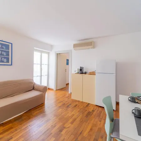 Apartment Parrot House - Casa In Centro A